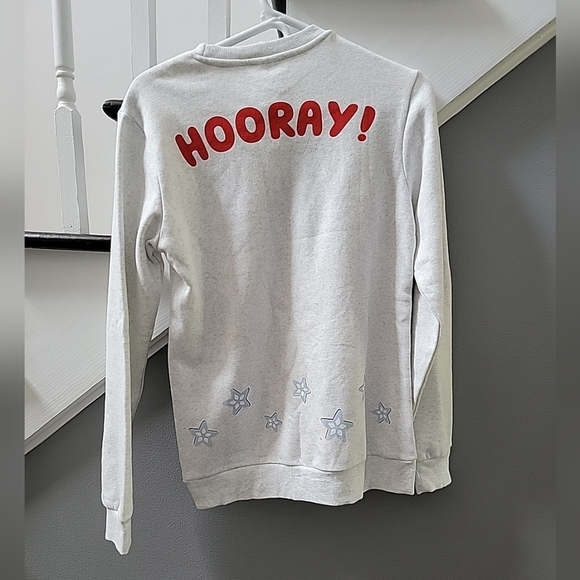 Bluey family gray sweatshirt men's small NWT Comfy Unisex - Picture 4 of 5